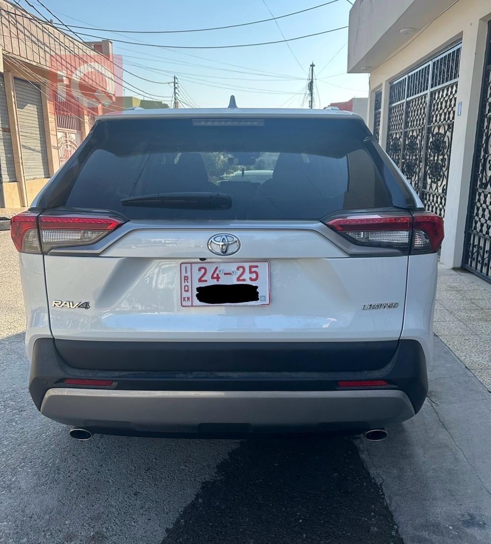 تۆیۆتا ڕاڤ 4